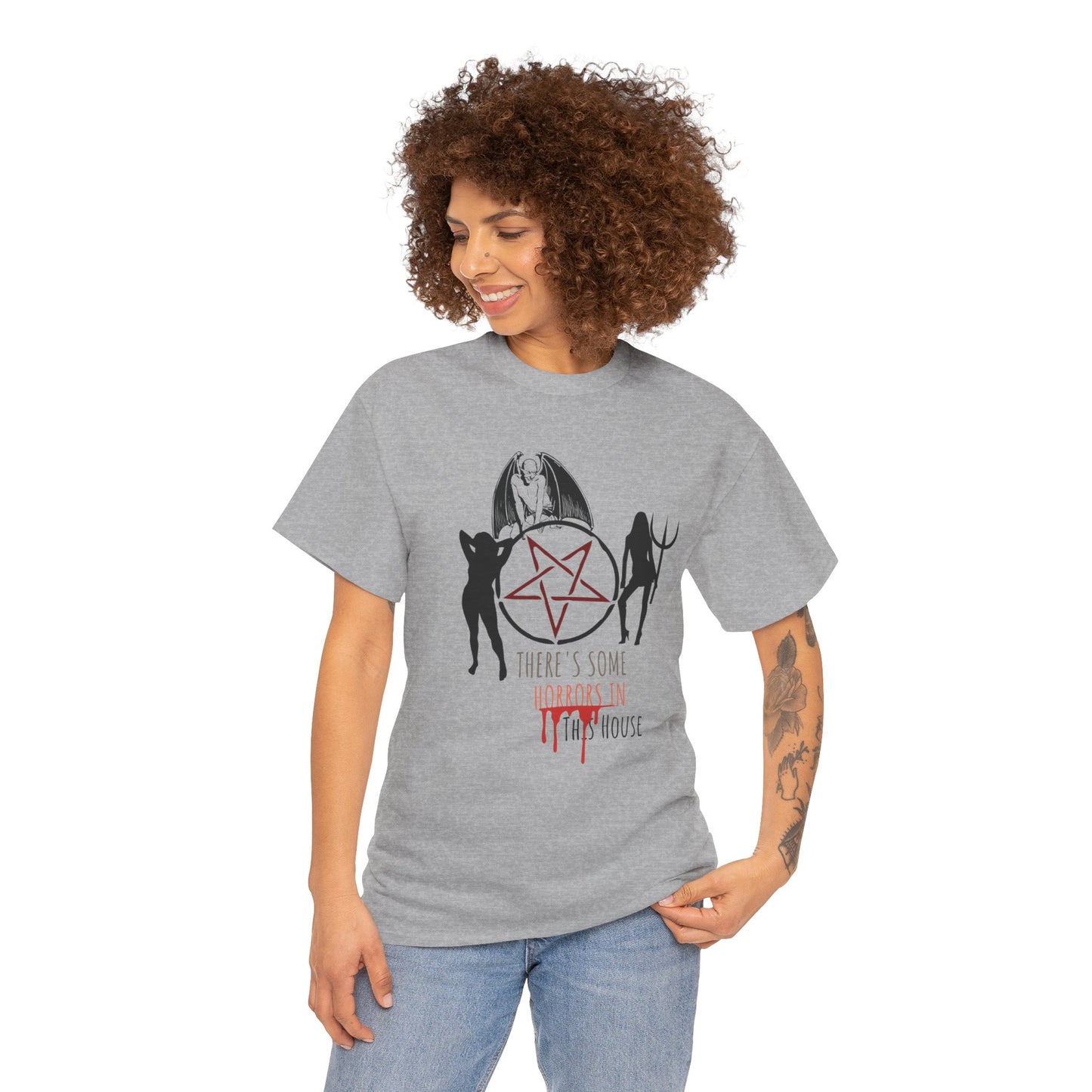 Es gibt Horrors in diesem Haus Halloween Shirt, Unisex, Satire, Gothic, Gruselige Jahreszeit T-Shirt