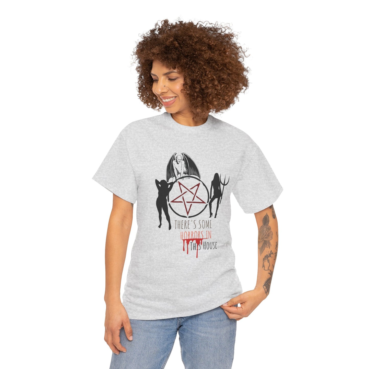 Es gibt Horrors in diesem Haus Halloween Shirt, Unisex, Satire, Gothic, Gruselige Jahreszeit T-Shirt