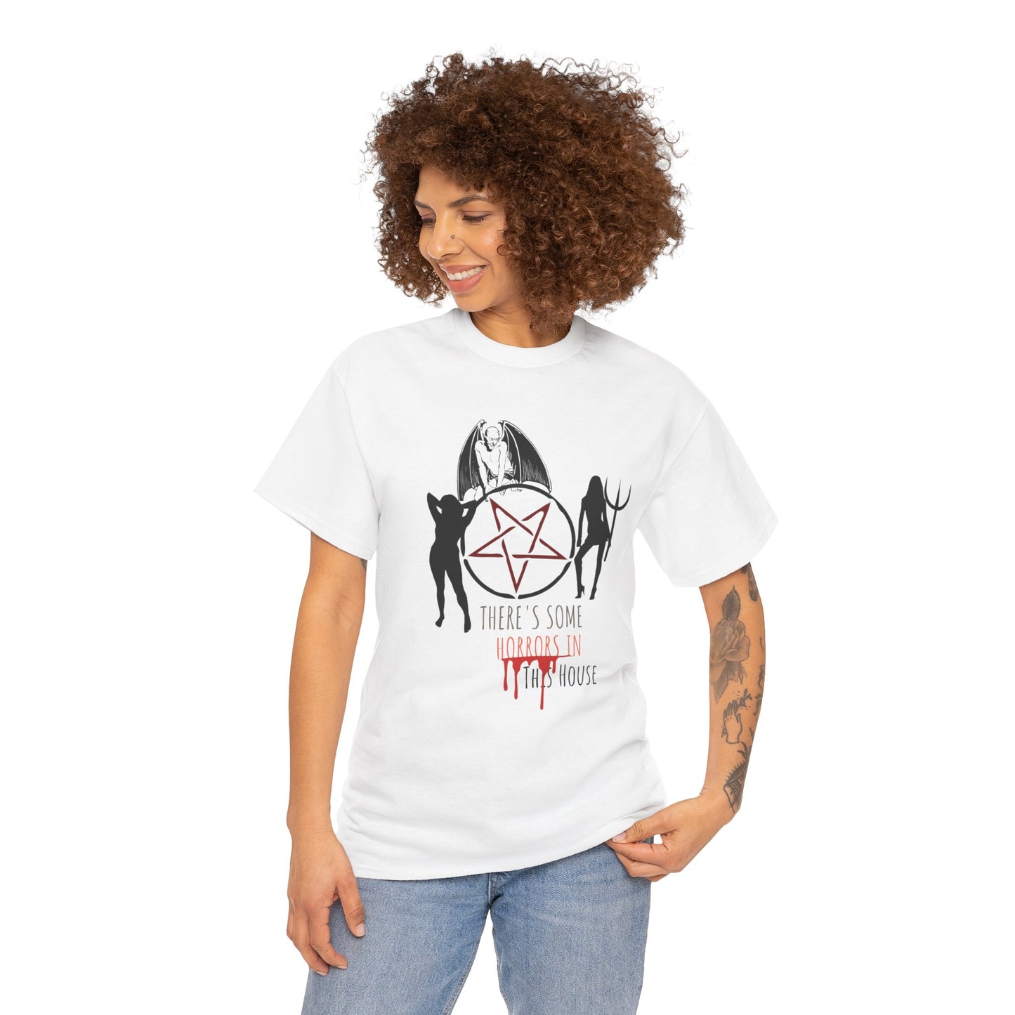 Es gibt Horrors in diesem Haus Halloween Shirt, Unisex, Satire, Gothic, Gruselige Jahreszeit T-Shirt