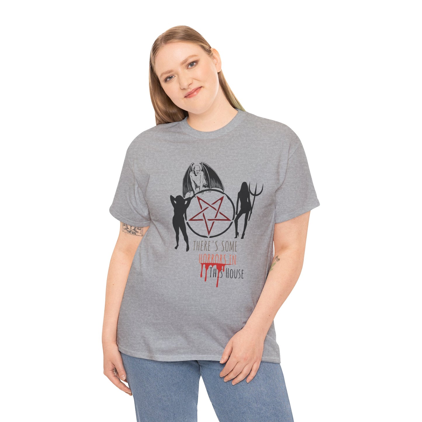 Es gibt Horrors in diesem Haus Halloween Shirt, Unisex, Satire, Gothic, Gruselige Jahreszeit T-Shirt